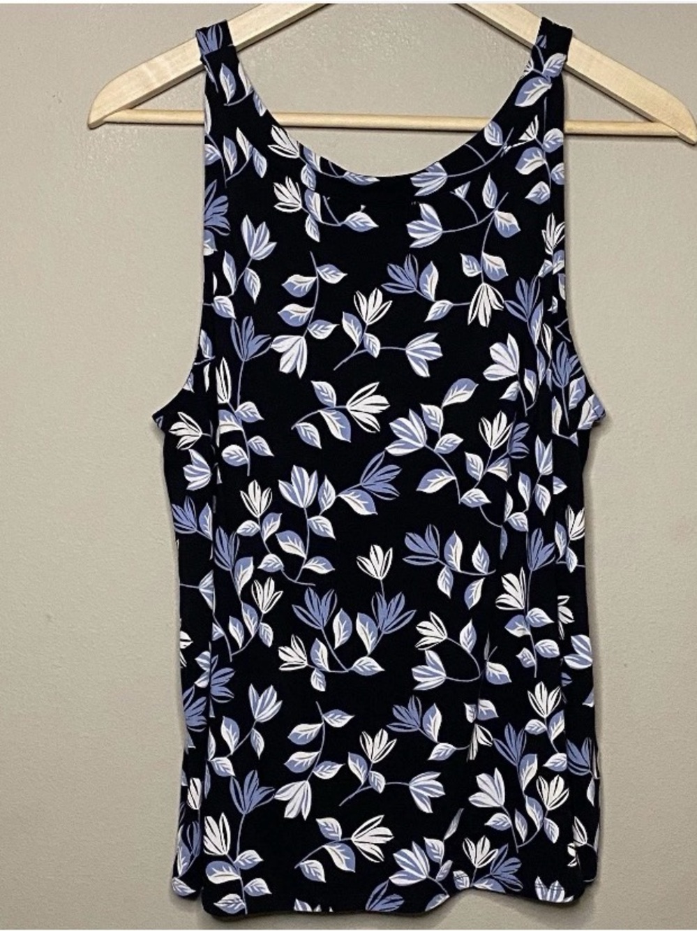 J.Jill Wearever Layering Tank Women Size Large Black Blue Floral Casual